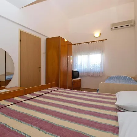 Apartment Ferienwohnung Fuer 3 Personen Ca 30 Qm In Pula, Istrien Istrische Riviera *